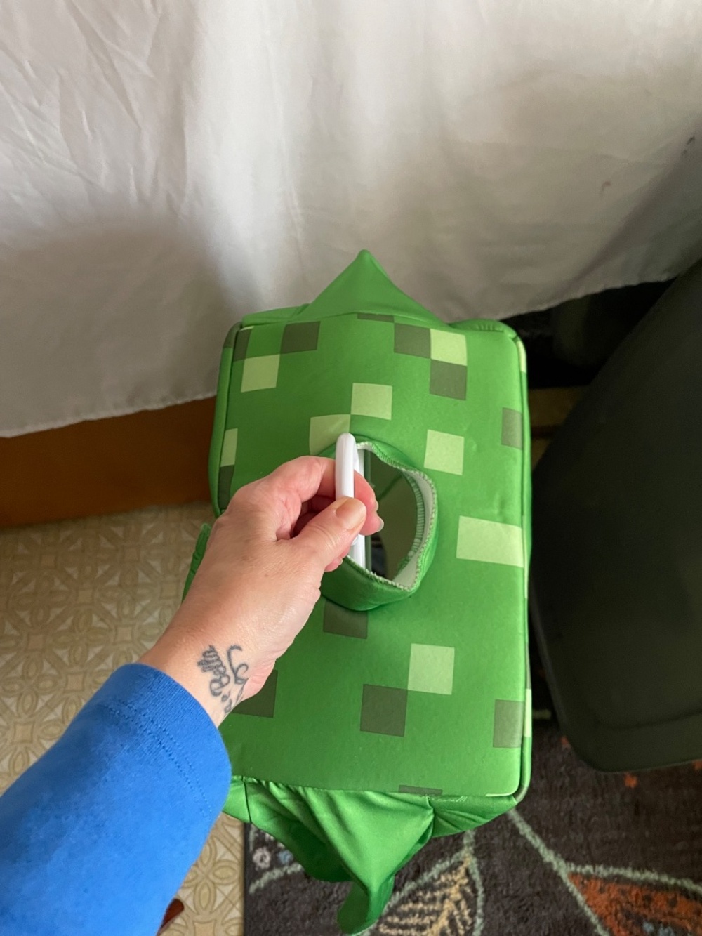 EUC Minecraft Creeper Child Halloween Costume Size Small (4-6) - Picture 5 of 14